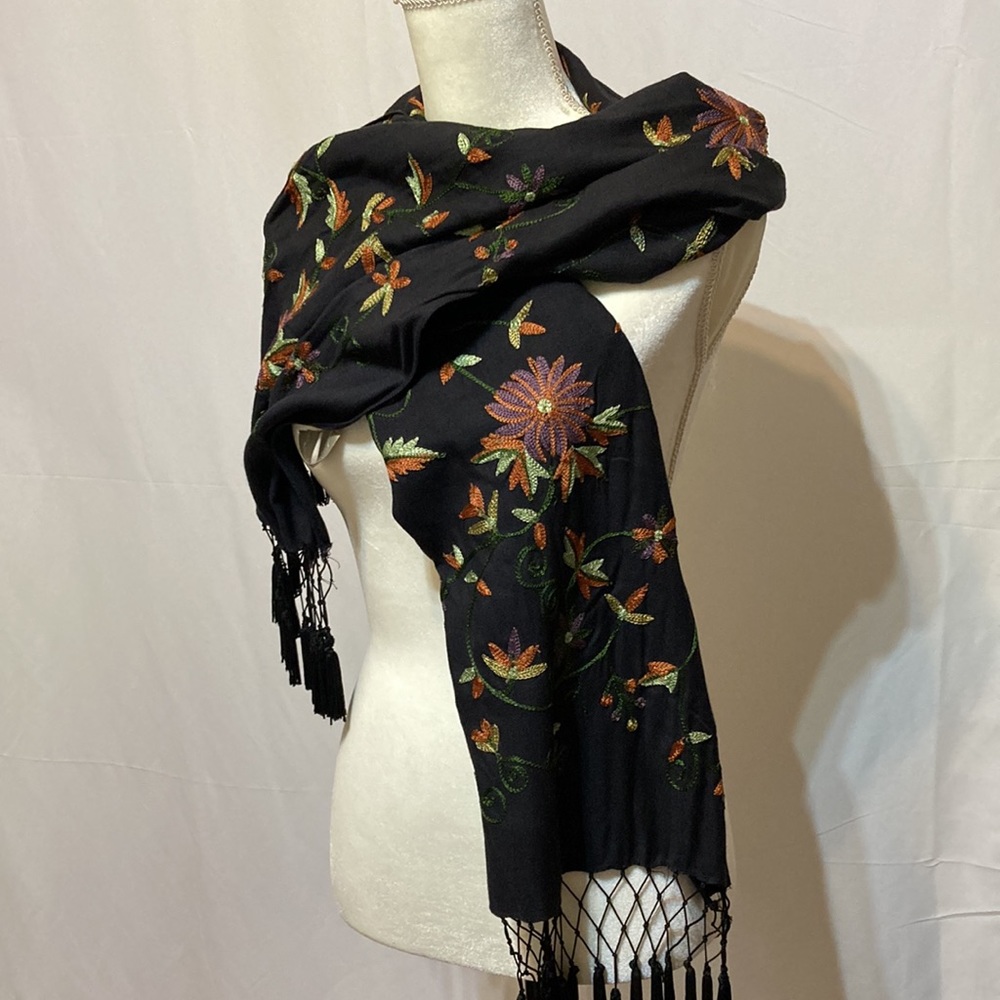 VINTAGE THE TERRITORY AHEAD BLACK TASSELED EMBROIDERED TASSELED SCARF/SHAWL